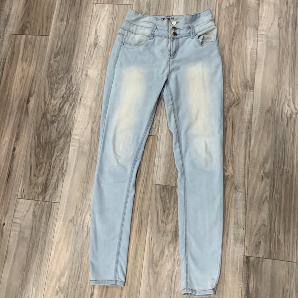 Light wash skinny jeans